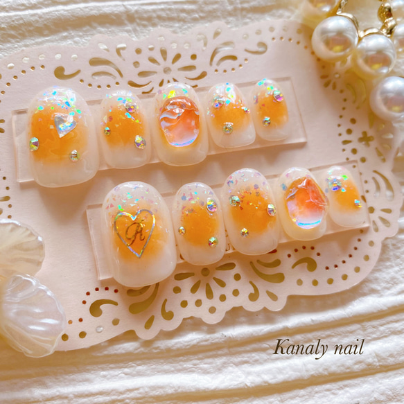 オーダー制】 オレンジ チークネイル イニシャル入(変更可) キラキラ