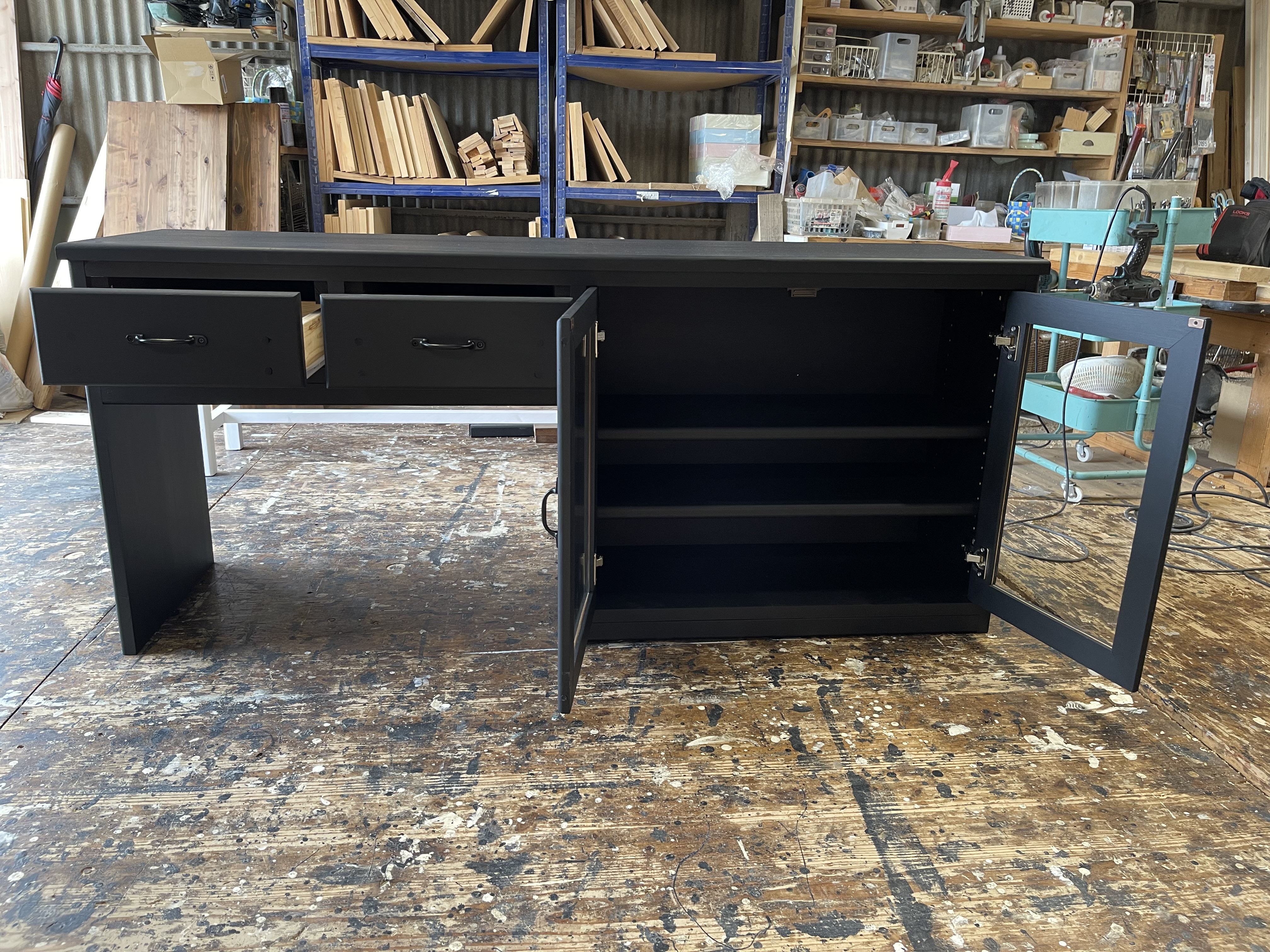 hotaru  キャビネット　リビング　ブラック　可動棚　アクリル窓　扉　引出し　収納　天然木　無垢材　オーダー可