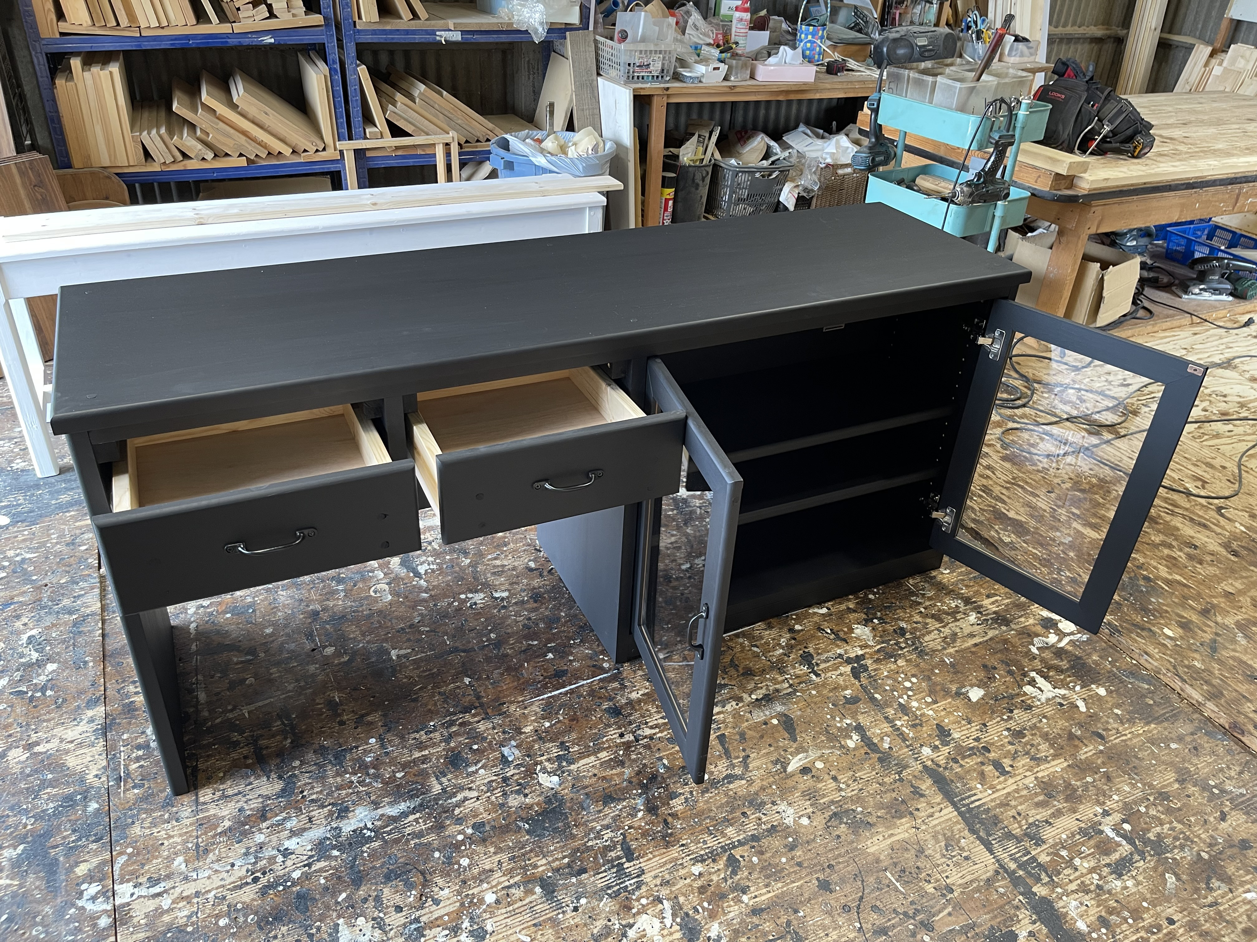 hotaru  キャビネット　リビング　ブラック　可動棚　アクリル窓　扉　引出し　収納　天然木　無垢材　オーダー可