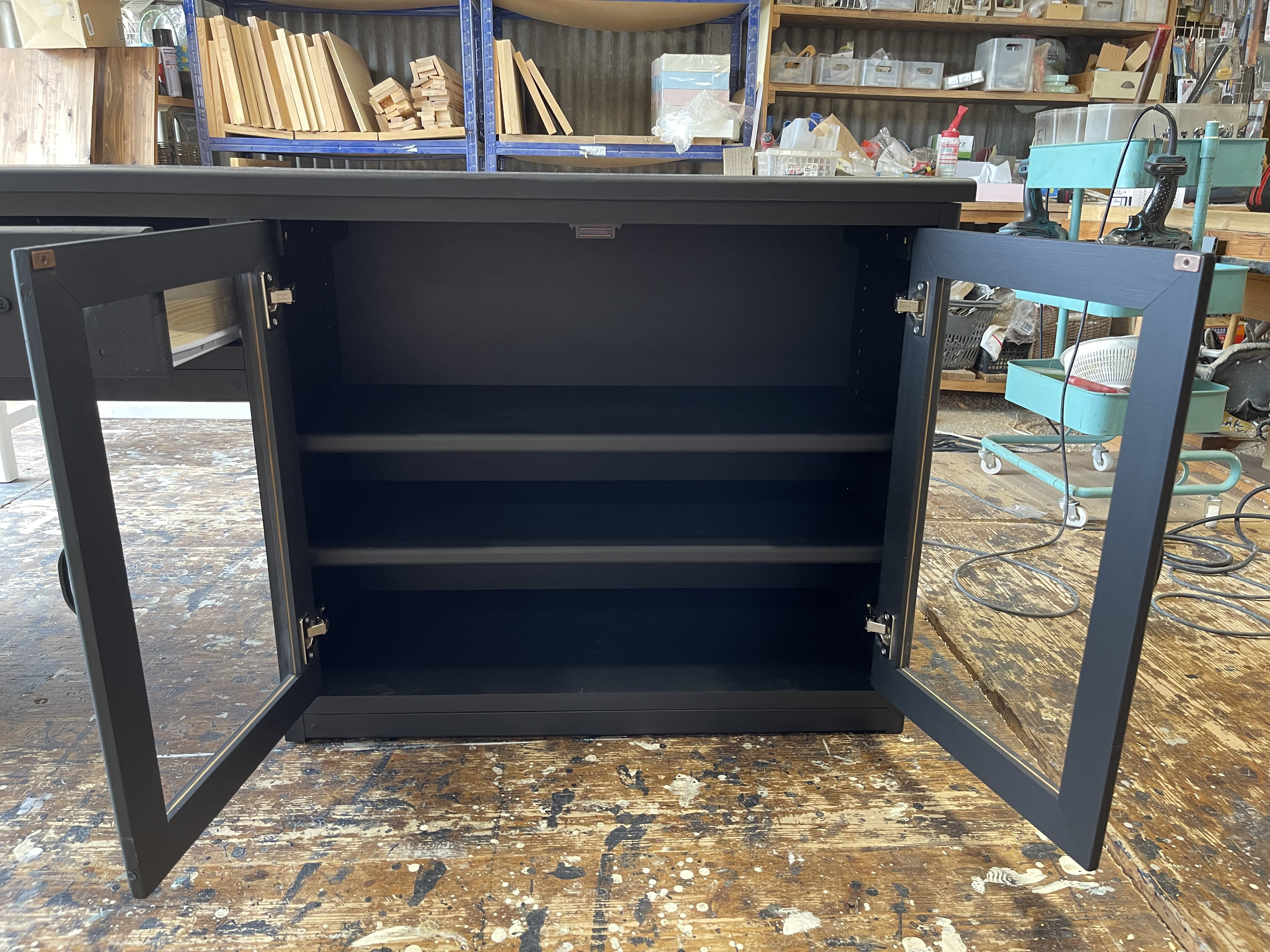 hotaru  キャビネット　リビング　ブラック　可動棚　アクリル窓　扉　引出し　収納　天然木　無垢材　オーダー可