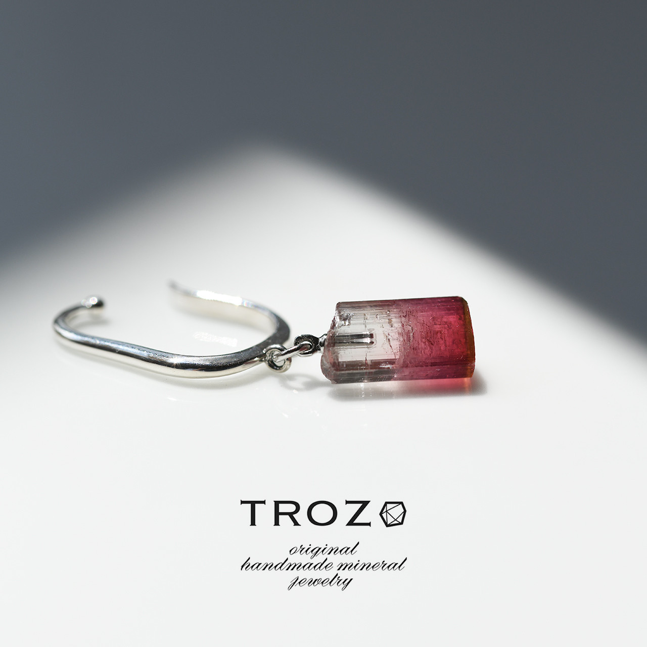 【016 Tourmalin Fest】 ブラジル産 バイカラートルマリン 鉱物原石 SV925 イヤーカフ 天然石 ア