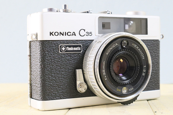 【完動品/3ヶ月保証】オールドフィルムカメラ  KONICA C35 flashmatic S/N744041 m037 3枚目の画像