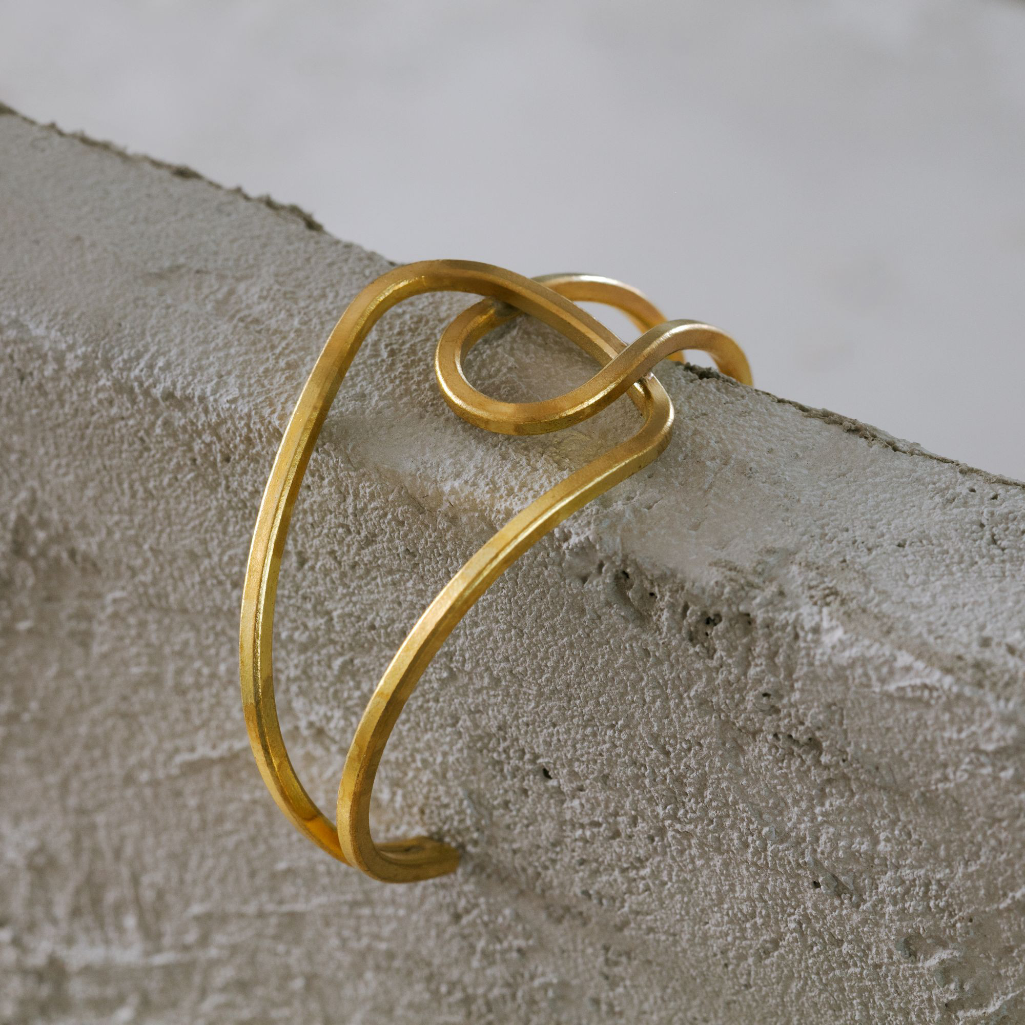 ゴールド ビーズ装飾 バングルアンティーク グリーン