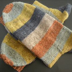 手編みの靴下　ヤクを含んだ糸で編んだ、カラーブロックの靴下（男性用） 10枚目の画像