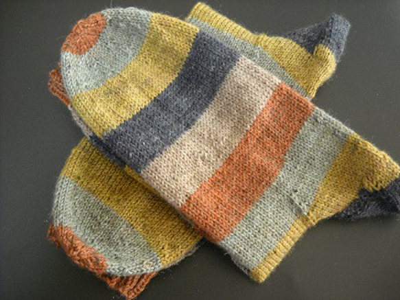 手編みの靴下　ヤクを含んだ糸で編んだ、カラーブロックの靴下（男性用） 10枚目の画像