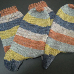 手編みの靴下　ヤクを含んだ糸で編んだ、カラーブロックの靴下（男性用） 5枚目の画像