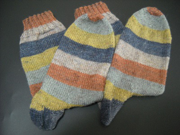 手編みの靴下　ヤクを含んだ糸で編んだ、カラーブロックの靴下（男性用） 5枚目の画像