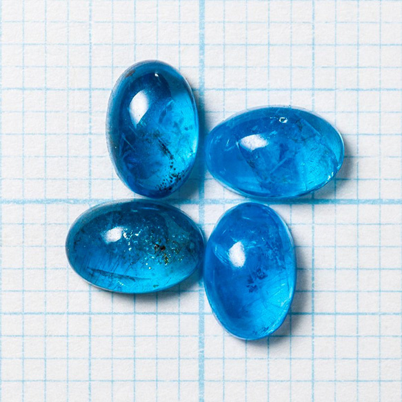 1粒売り　宝石質ネオンブルーアパタイトAA++　オーバル　カボション6×4mm 3枚目の画像