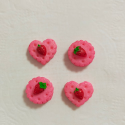 【送料無料】デコパーツ 苺ののったクリームサンドクッキー 2種4ピースセット デコレーションパーツ 5枚目の画像