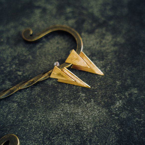 Creema限定 真鍮  三角形  スタッドピアス アンティークゴールド 　BP007 7枚目の画像