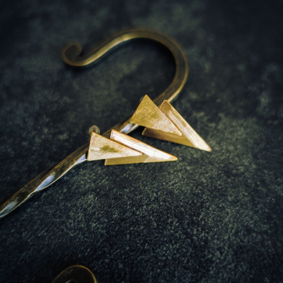 Creema限定 真鍮  三角形  スタッドピアス アンティークゴールド 　BP007 9枚目の画像