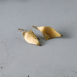 Creema限定 真鍮 フックピアス  アンティークゴールド  送料無料  Barss earrings   BP010 1枚目の画像