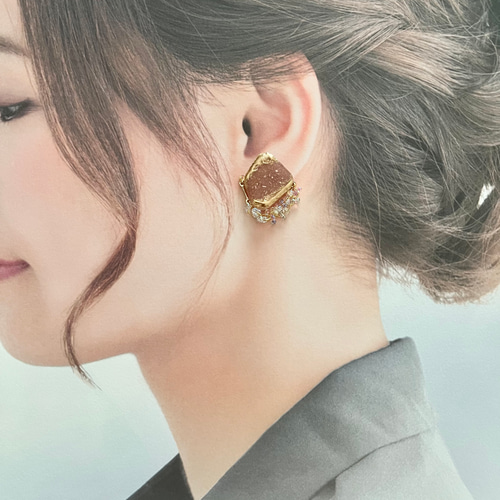 ゆらゆら揺れる大理石風ミルキーベージュのピアス 失礼 