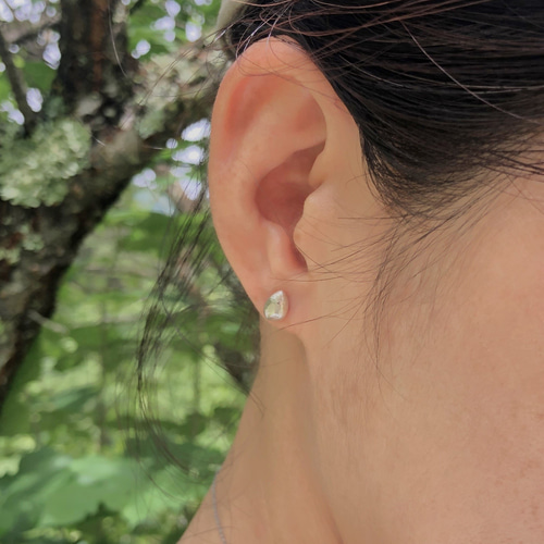 マジカルデザイン　シルバーピアス　チベッコツ silver925] 立体スクエアピアス＊シルバーカラー | iichi 日々の