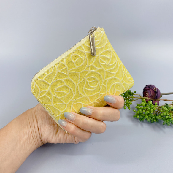 薄マチで使いやすい ハーフ財布 エナメルローズ レモンイエロー 日本製 Squeeze 3枚目の画像