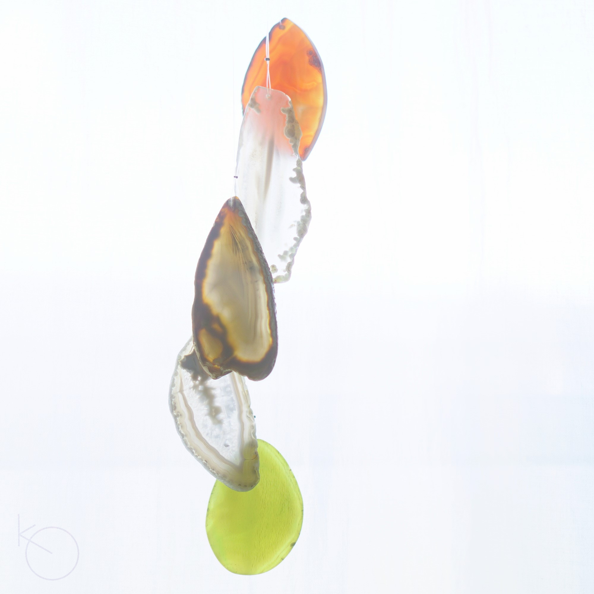 宝飾品 ふんだんに宝石（メノウ）を使って描いた花が咲いた大木