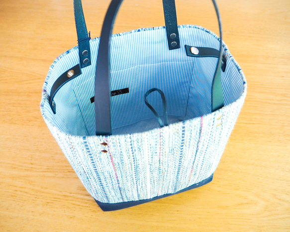 混合仿花呢手工編織布水桶托特包（藍色） 第3張的照片