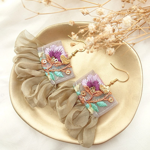 インド刺繍リボンタッセル の華やか耳飾り パープル×カーキ【 ピアス