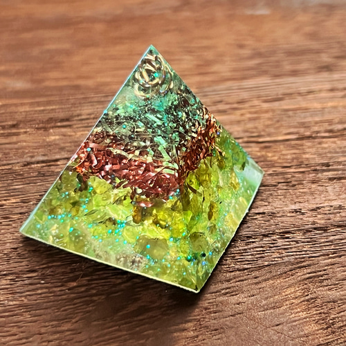 3cm】ミニピラミッド型オルゴナイト ペリドット その他置物 毘殊