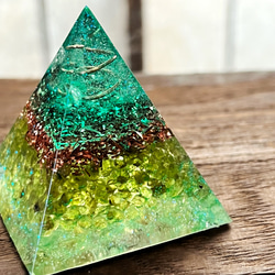 【お得な大小セット】ピラミッド型オルゴナイト ペリドット 6枚目の画像