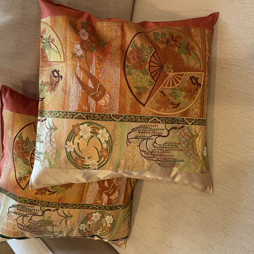 2220 世界観を豪華な刺繍で表現した袋帯リメイク正絹クッションカバー