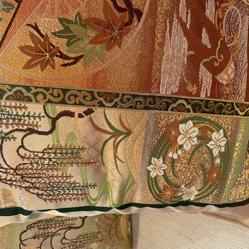 2220 世界観を豪華な刺繍で表現した袋帯リメイク正絹クッションカバー