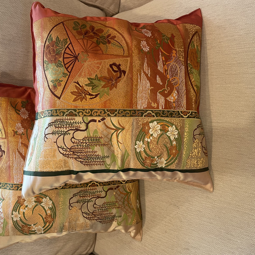 2220 世界観を豪華な刺繍で表現した袋帯リメイク正絹クッションカバー