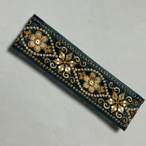 no.81 刺繍リボンとボタンカボションの華やかポニーフック2点セット✩.*˚ no.81 刺繍リボンとボタンカボションの華やかポニーフック2点セット✩.*