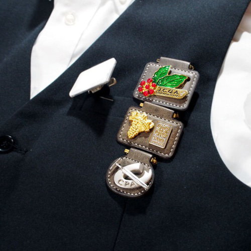 バッジ二つ用◎色で楽しむソムリエバッジとサケディプロマバッジの台布