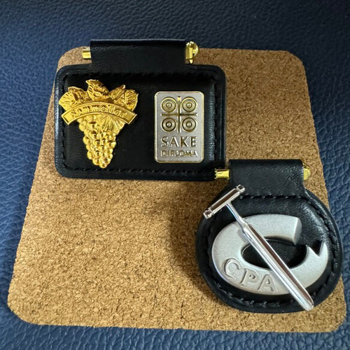 SAKE DIPLOMA ピンバッジ　酒ディプロマ バッジ二つ用◎色で楽しむソムリエバッジとサケディプロマバッジの台布