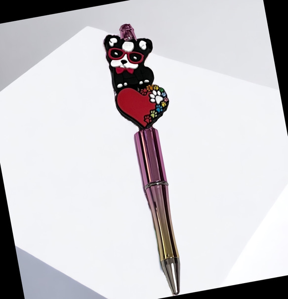 限定品❤︎【送料無料】♡カスタムボールペン♡ ピンクメタリック系 フレンチブルドッグ&ハートと肉球のシリコンビーズ 2枚目の画像