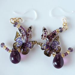 秋におススメ 耳飾り 紫と金と弧と雫 × 紫蝶々 〈 イヤリング , ピアス 〉 4枚目の画像