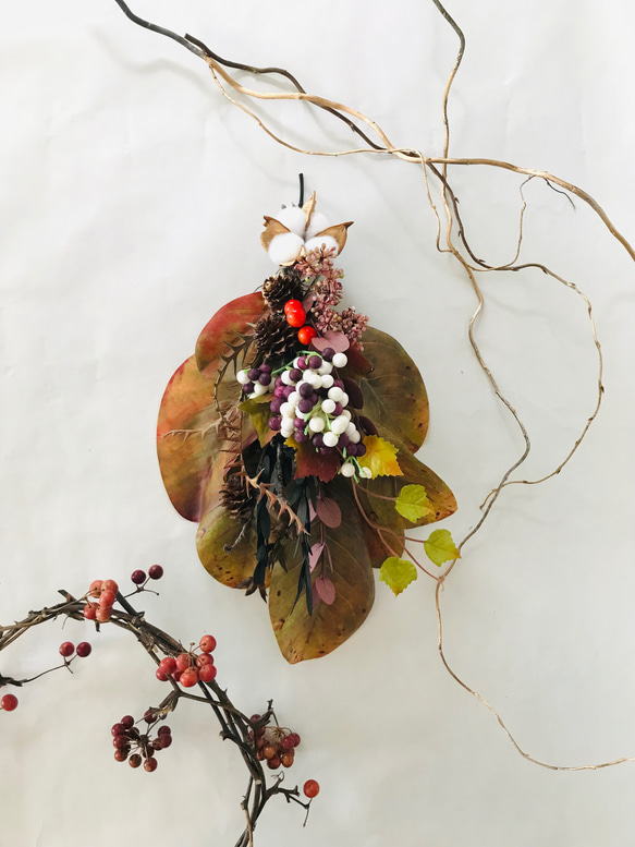 【早割中！】マグノリアと秋色木の実のハロウィンスワッグ★アースカラーで大人可愛い✴︎シック 1枚目の画像