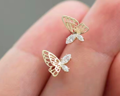ピアス 18K 蝶々 バタフライ 蝶 デザイン 繊細 ピアス ピアス