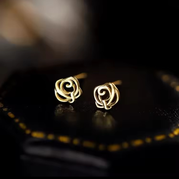 ピアス　18K　薔薇　ばら　バラ　一粒　小さい　シンプル　オフィス　ピアス 5枚目の画像