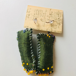 ピアス　イヤリング変更可　布アクセサリー　たぶんアシンメトリー　手縫い　刺繍　ビーズ刺繍　1822 3枚目の画像