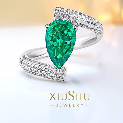 ドロップ エメラルドグリーン クロス 高炭素ダイヤモンド キラキラ  