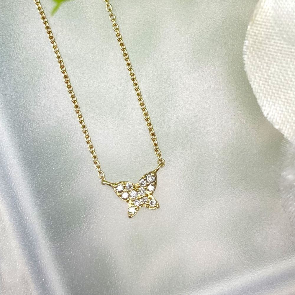 K18YG 天然石 ダイヤモンドの蝶々型プチペンダント【P0306YG】