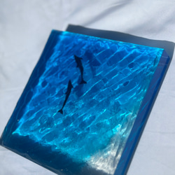 新作　　インテリアアートブロック　ラージ　エメラルドブルーの海とペアイルカ　スケルトン海　レジンアート　波紋　水紋 2枚目の画像