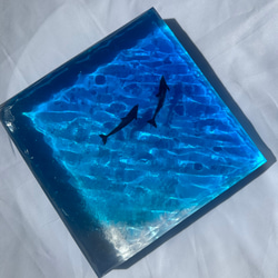 新作　　インテリアアートブロック　ラージ　エメラルドブルーの海とペアイルカ　スケルトン海　レジンアート　波紋　水紋 8枚目の画像