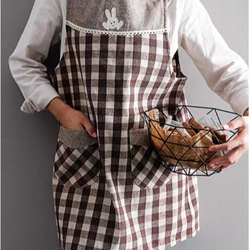 ブラウン　チェック　兎　丸い襟　綿　ポケット付き　ワンピース　レディースエプロン　 2枚目の画像