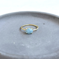 天然石　ナミビア産　アクアマリン  6×8mm オーバル　爪留めリング　指輪　silver925  18kgp 2枚目の画像