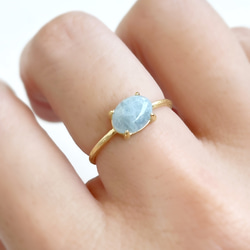 天然石　ナミビア産　アクアマリン  6×8mm オーバル　爪留めリング　指輪　silver925  18kgp 3枚目の画像