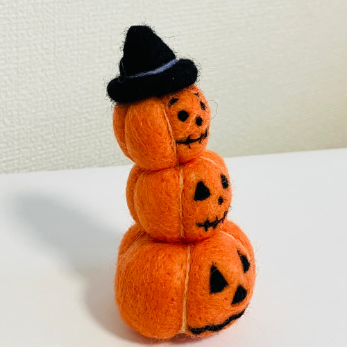 オーダー受付中❤️羊毛フェルト　ハロウィン仮装パグちゃん オーダー受付中❤️羊毛フェルトハロウィン仮装パグちゃん