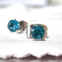 インディゴブルーカイヤナイトのスタッドピアス　サージカルステンレス316L 7枚目の画像