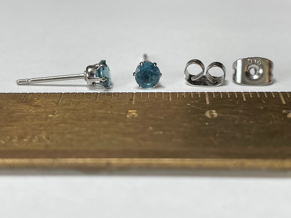 インディゴブルーカイヤナイトのスタッドピアス　サージカルステンレス316L 11枚目の画像