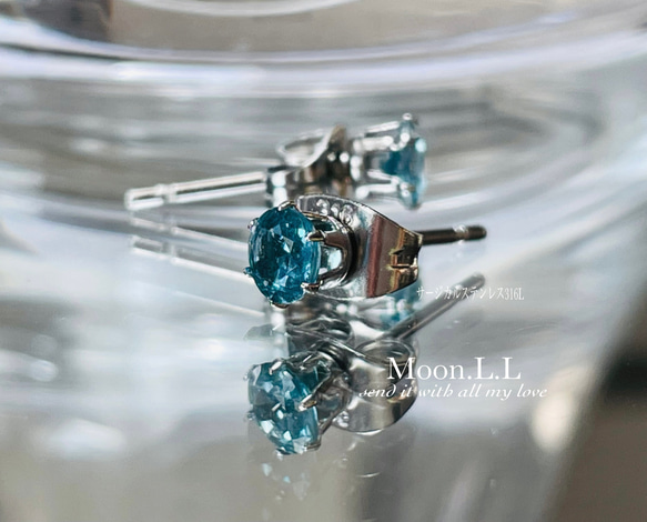 インディゴブルーカイヤナイトのスタッドピアス　サージカルステンレス316L 3枚目の画像