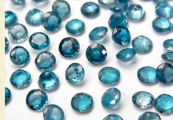 インディゴブルーカイヤナイトのスタッドピアス　サージカルステンレス316L 8枚目の画像