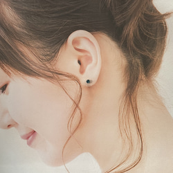 インディゴブルーカイヤナイトのスタッドピアス　サージカルステンレス316L 12枚目の画像