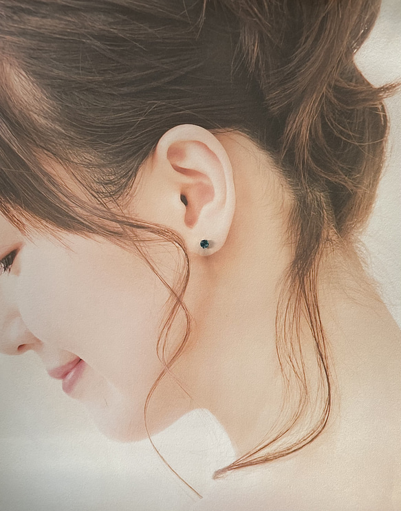 インディゴブルーカイヤナイトのスタッドピアス　サージカルステンレス316L 12枚目の画像